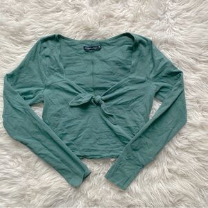 ❌ SOLD! Abercrombie & Fitch Flirty Cropped Blouse